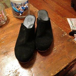 American Eagle clogs